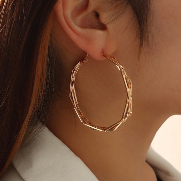 **FLEUR* Gold Geometric Design Fashion Hoop Earrings - Picture 2 of 5
